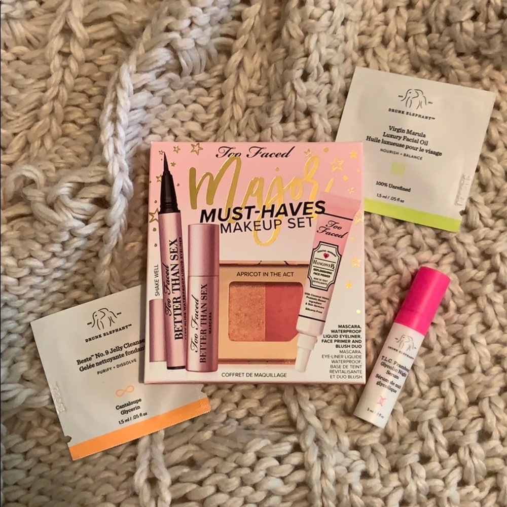 ✨ Brand new mini Drunk Elephant & Too Faced Bundle